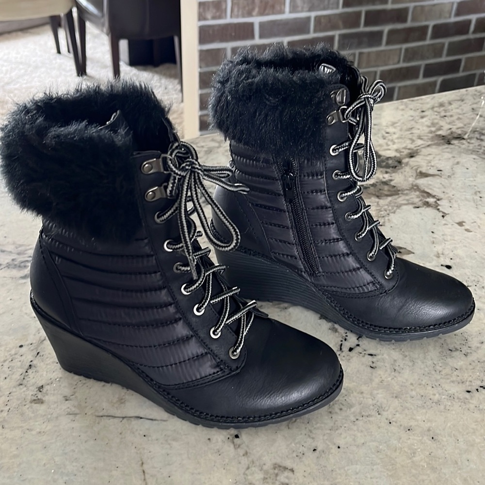 Black Wedge Booties size 8, fur ankle new no tags